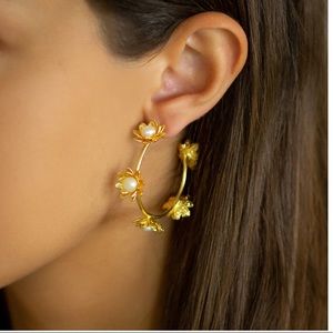 Vivian Drew Gold And Pearl Flower Hoop Earrings